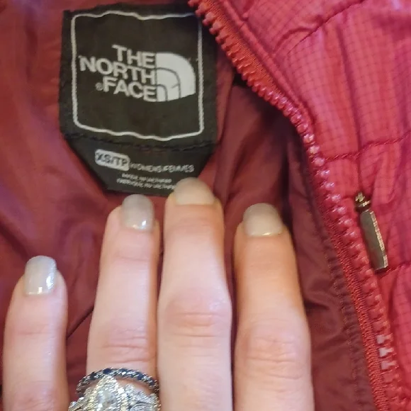 The North Face Fuchsia Quilted Jacket - Picture 3 of 11